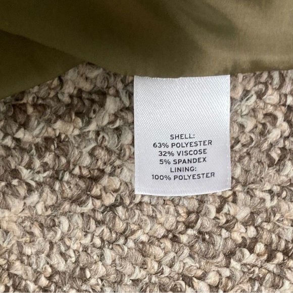 NWOT Halogen pencil skirt fully lined size 6. Back zip. Back vent slit - Picture 11 of 11